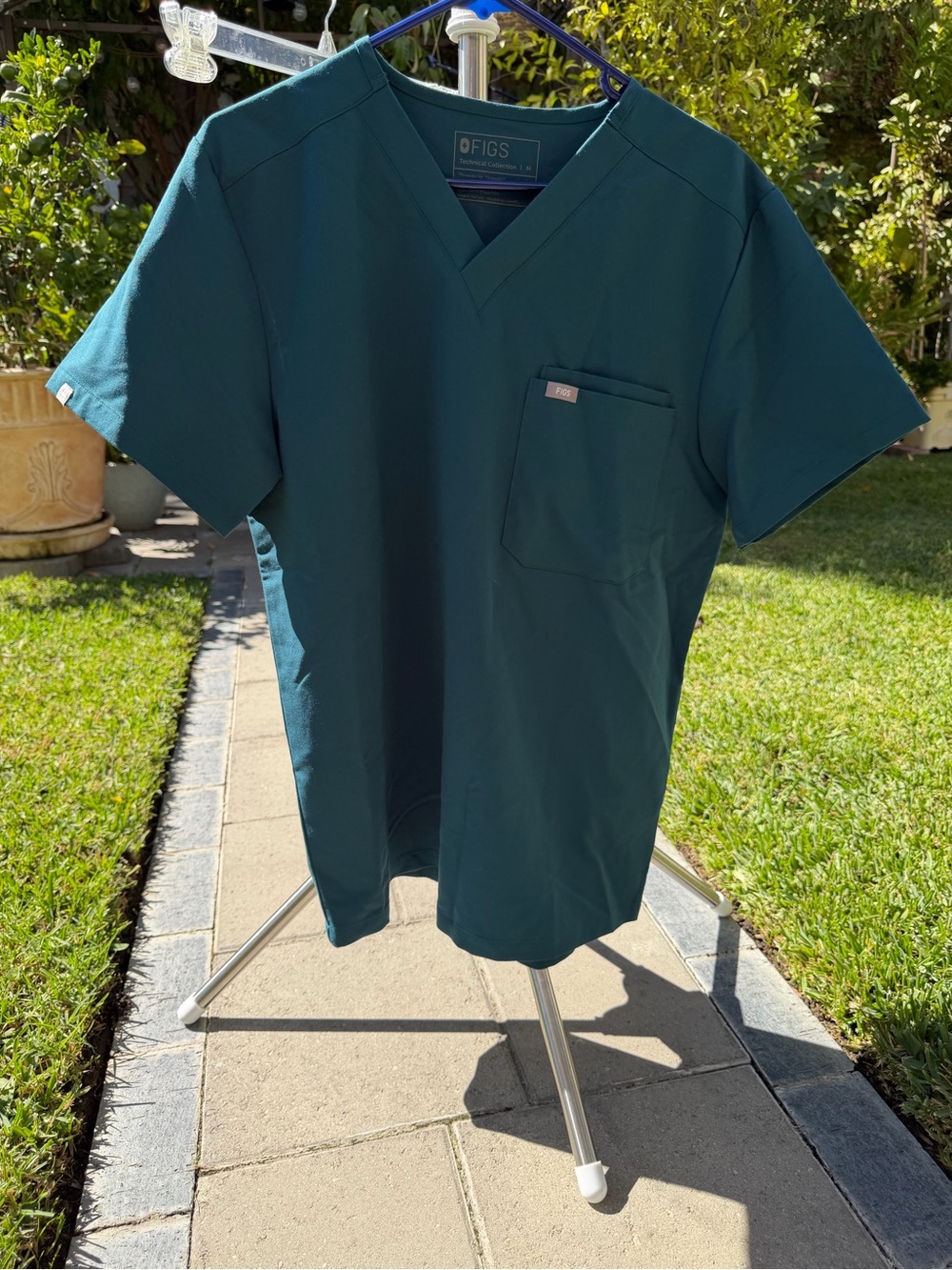 FIGS Men’s Teal V-Neck Scrub Top